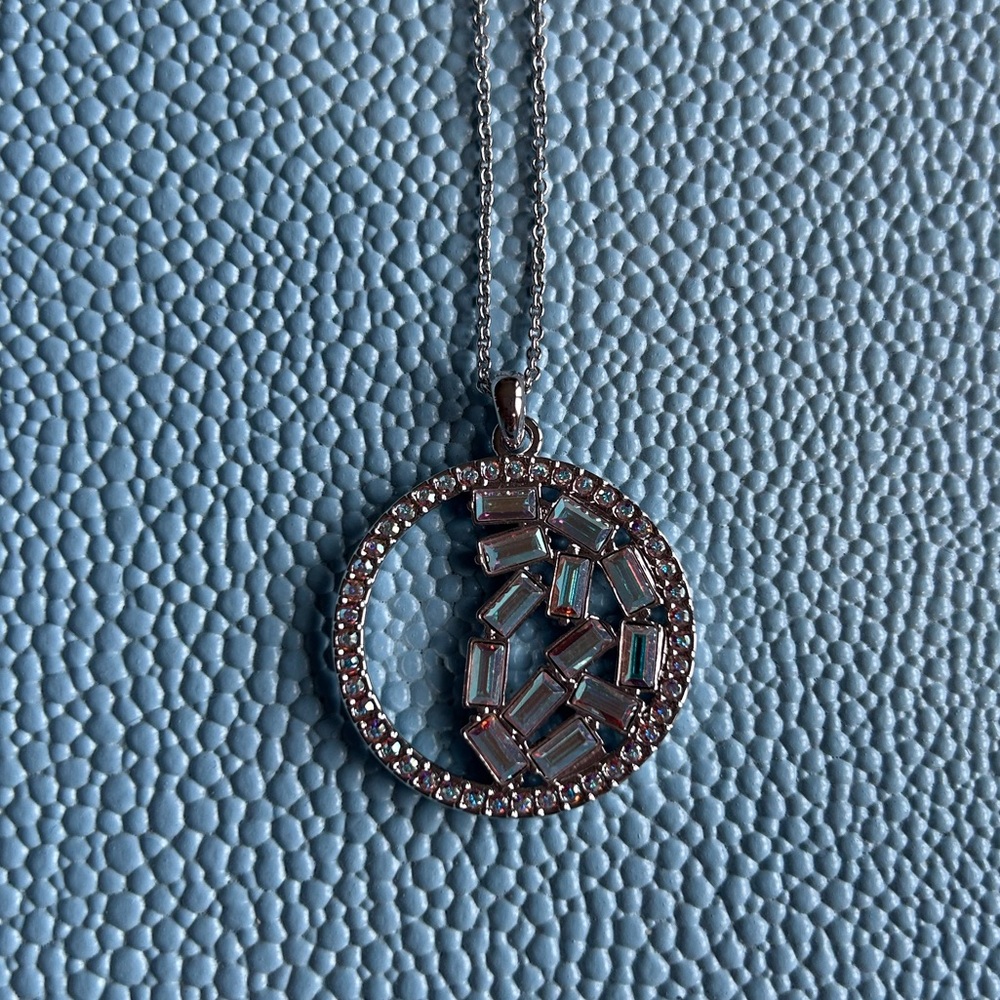 Touchstone Crystal Break the Ice Pendant - Picture 2 of 3